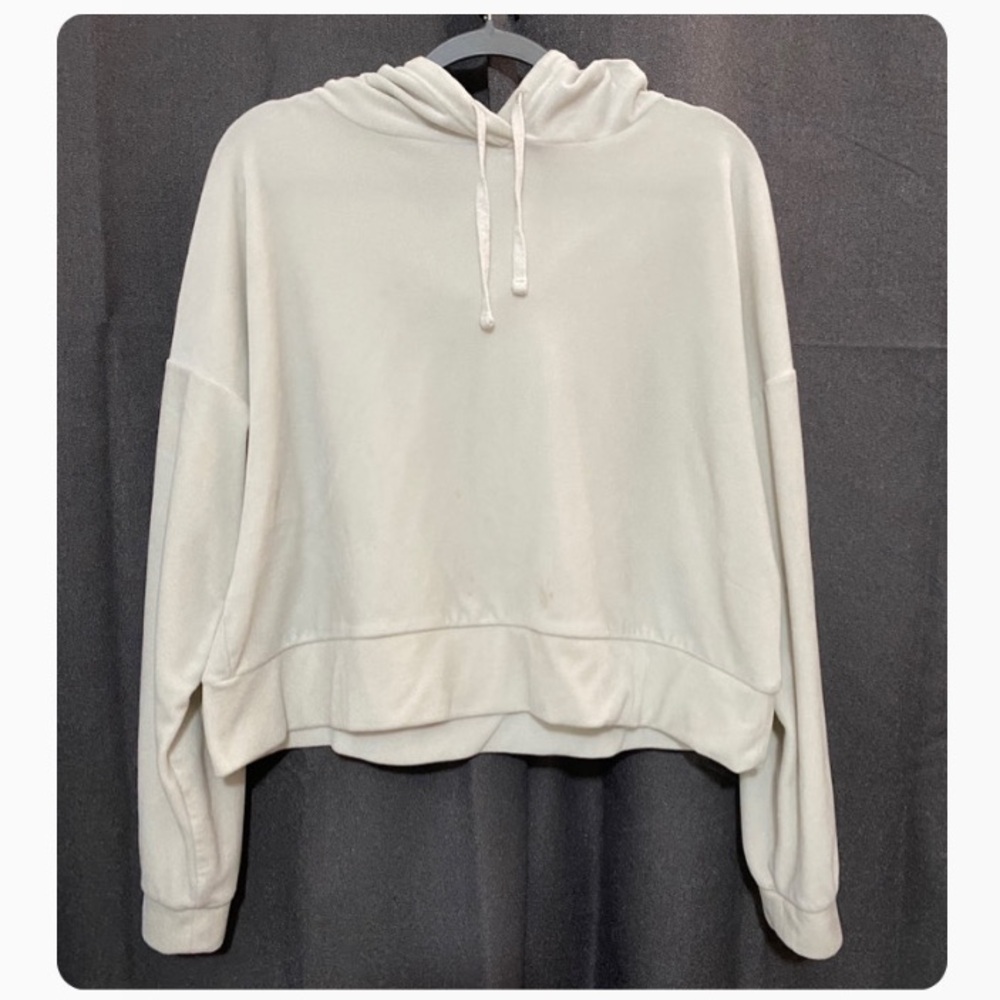the softest white hoodie 🤍